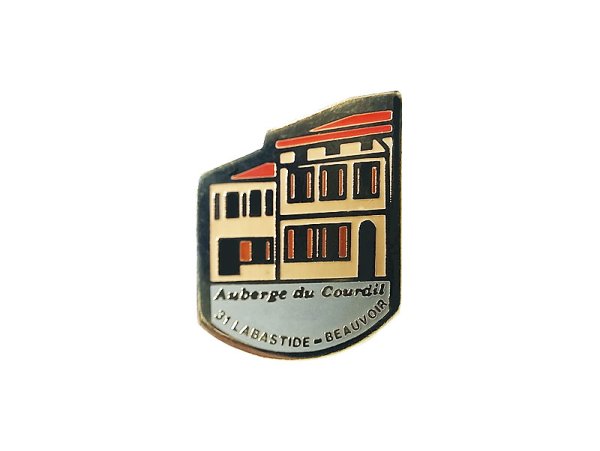 画像1: Vintage Pins（ヴィンテージ・ピンズ） #0586  "Auberge du Couril" 1990'S  Pins  (1)
