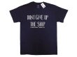 画像1: USNA "DON'T GIVE UP THE SHIP" Tee 紺×白×黄 MVSports® (1)